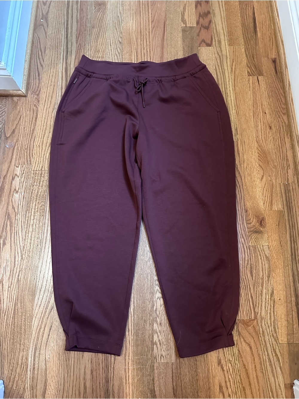 New- Athleta Women’s Jogger Pants in Brown